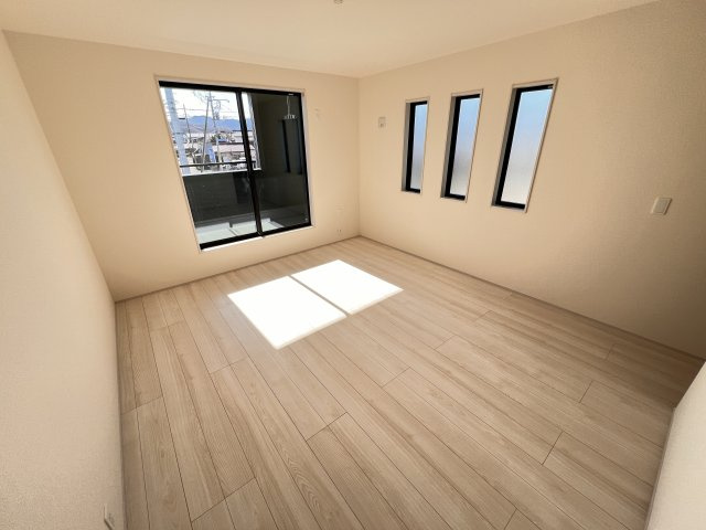 　全室南向きで明るいお部屋、子供部屋は明るい方が良いですよね♪       　     　