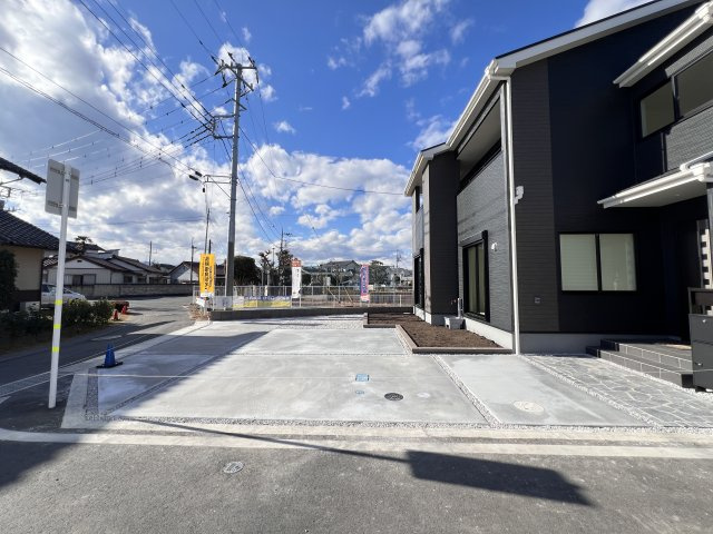 現地写真　駐車スペースは並列2台分可能です！　