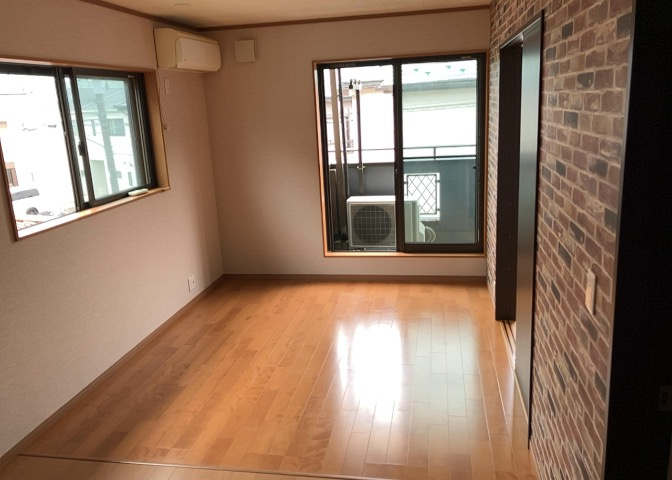 寝室でゆっくりと過ごすためにはベッド周りの適度な空間を担保することや窓の位置、照明の明るさ、寝室の広さなどを考える必要があります。自身や家族の構成とライフスタイルに併せて寝室にする部屋を選びましょう！