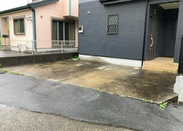 駐車場と明記されていても、最小スペースでつくられた駐車場だと大型車は駐車できなかったり、出入りしにくくなったりする可能性があります。お車のサイズと購入したい物件の駐車場のサイズを現地で確認しましょう。