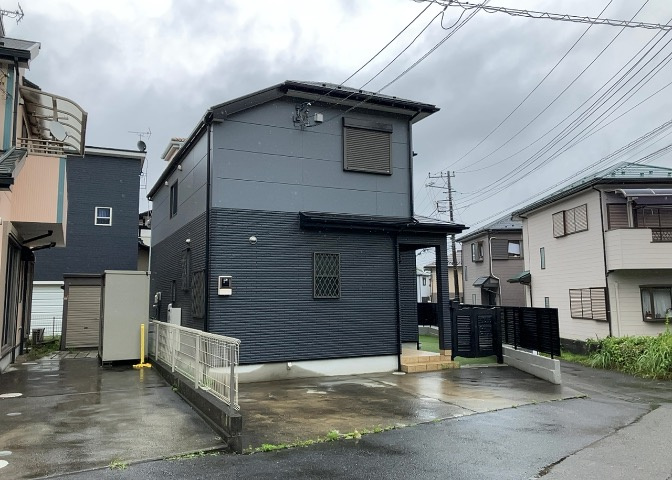 お持ちの車種によっては前面道路が広い方が便利でしょう。しかし、前面道路が広ければその分交通量が多くなるため、騒音などが気になる場合があります。実際に現地を見学し、周辺交通量や騒音などを確認しましょう！