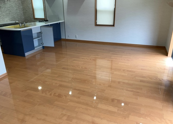 直線タイプはLとDKを一直線に並べた形で対面キッチンのタイプです。一般的なのでよく見かけるかもしれません。直線タイプに似た直接アイランドタイプは、キッチンとダイニングの間に壁がない分広く感じられます。