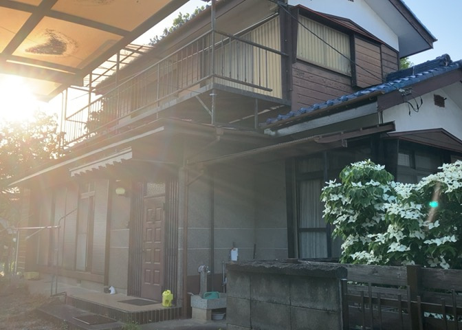 隣家の土地はどうなっているのか、生活利便施設が近くにあるのか、学校まで近いかなど、お客様のライフスタイルにあわせたイメージが重要です。また、近くにあると困る施設が近くにないかも確認するといいでしょう。