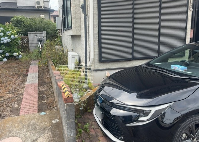 床下換気口は、床下に湿気がこもることを防ぎ、効果的に換気を行うために設置されています。床下換気口が設置されていない建物は、基礎パッキング工法などにより換気を行なっています。詳細は現地でご確認ください。