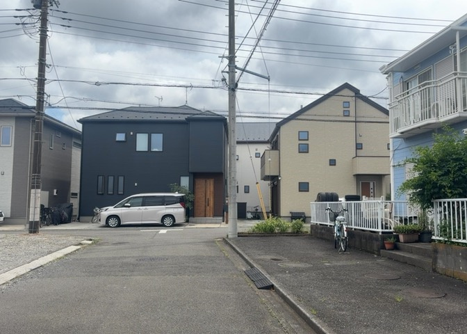桜や紅葉の名所に出かける人は多いと思いますが、家にいながら季節の移ろいを感じる生活を送りませんか？リビングや窓から見える景色が生活を彩るワンポイントに！現地から見える景色を堪能してみては如何でしょう。