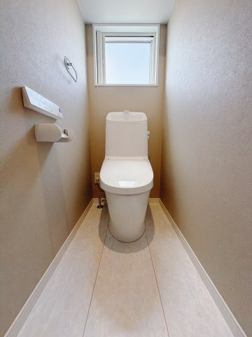 ■トイレ｜1階と2階にトイレがございます♪自然光が入る落ち着いた空間です。ついつい長居してしまいますね♪