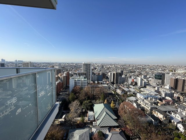 奥行のあるワイドバルコニーは、通風・眺望良好です。　