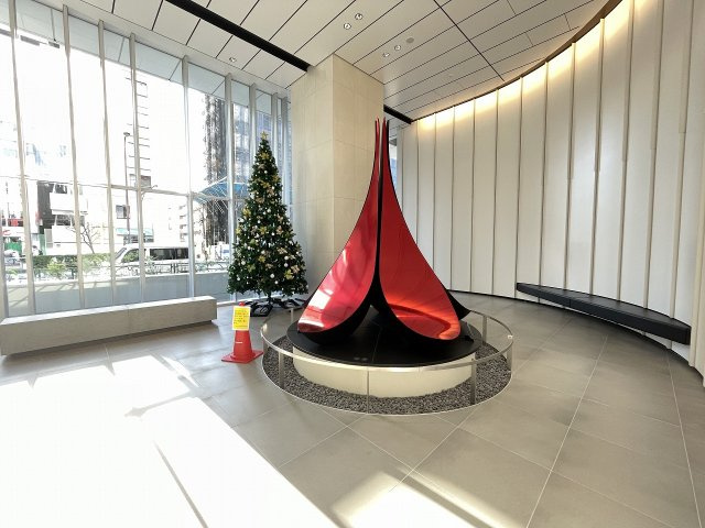マンションの顔でもある、高級感漂うエントランス。　