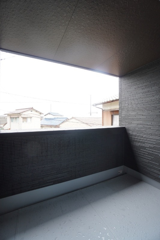 雨が入り込みにくいインナーバルコニー。洗濯物が干しやすい！※類似物件の参考画像です。