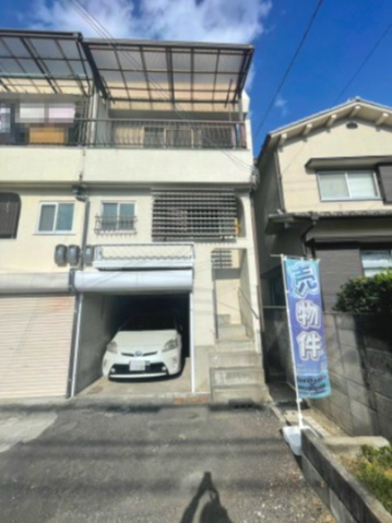 木・鉄筋コンクリート造瓦葺3階建て　明るいお家です！
