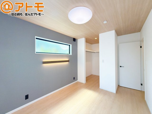 収納スペースもしっかり確保したお部屋は、収納家具の数も減らせるのでお部屋を広く使えます！