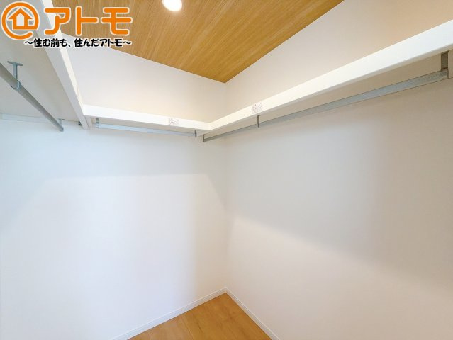 収納家具を減らせる容量の大きなクローゼット♪