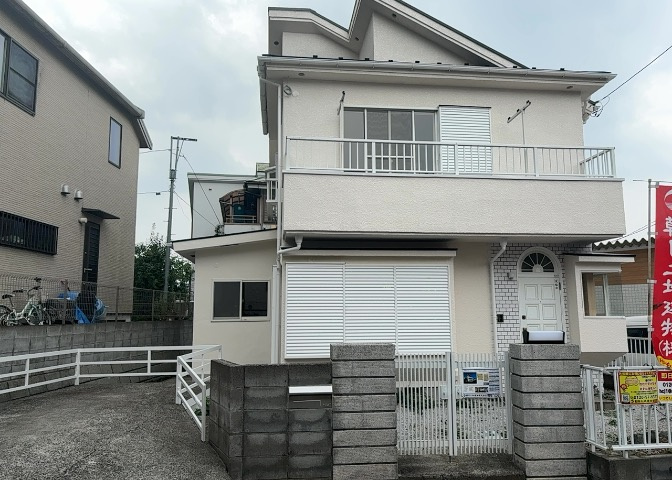 お持ちの車種によっては前面道路が広い方が便利でしょう。しかし、前面道路が広ければその分交通量が多くなるため、騒音などが気になる場合があります。実際に現地を見学し、周辺交通量や騒音などを確認しましょう！