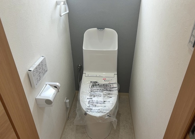 トイレは大きさや形、機能、抗菌性などが異なる多種多彩なタイプが各メーカーから出ています。それぞれに良さがあるため、事前にどういったタイプのトイレがいいのかをご家庭内で決めて、内見に行くといいでしょう。