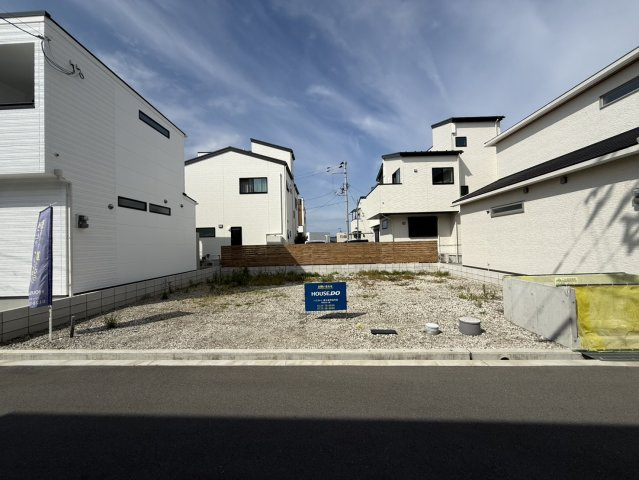 前面道路含む現地写真です