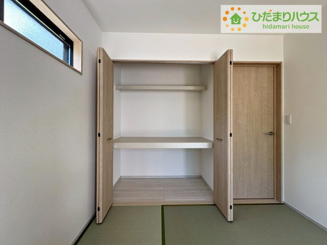 和室の収納は横開きクローゼット！　しまった物の出し入れも楽々です(^^)