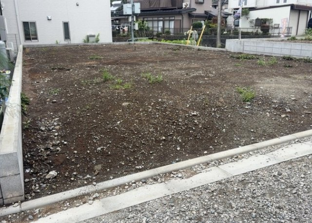 家を建てる前提で土地を探している場合、地盤の丈夫さは譲れない条件の一つです。地盤が脆弱だと追加工事が必要となります。また、過去に地盤沈下や液状化現象を起こした土地は、できるだけ避けた方がいいでしょう。