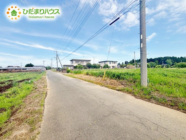 繁華街のようなにぎやかさがないため、車の音や話し声が少なく、静かな生活を望む人に適している閑静な住宅地！