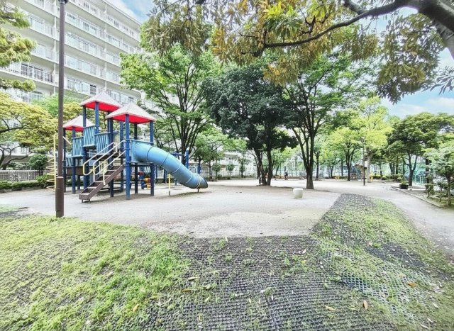 【敷地内広場】
