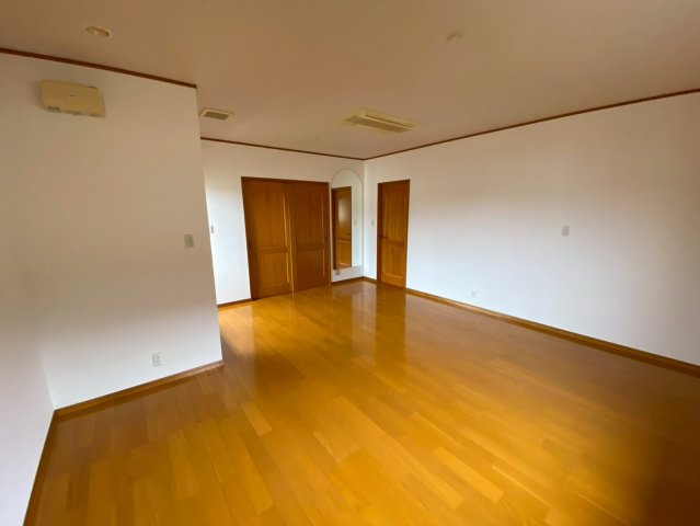 ゆったりした洋室です