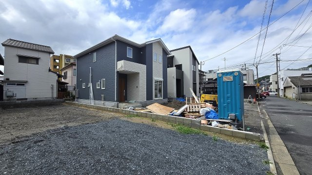 閑静な住宅街に佇む新築分譲住宅です。