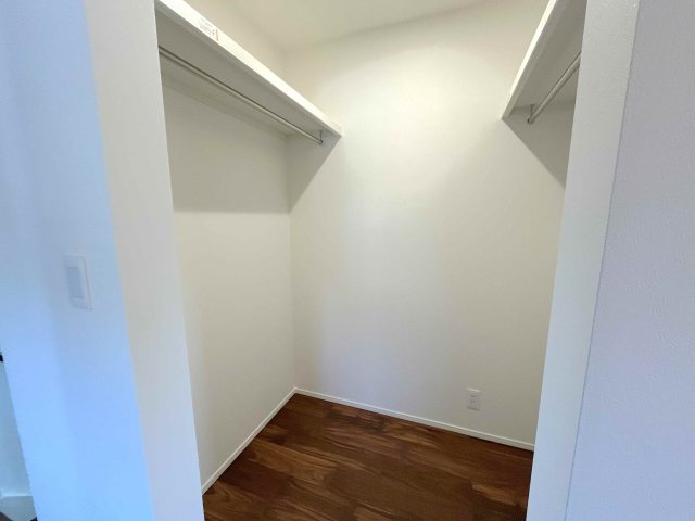衣類をまとめて収納できます。バッグなどのファッションアイテムもたっぷり収納可。