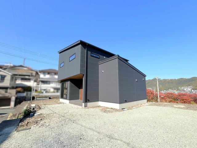 敷地面積約148坪、開放的な広さです