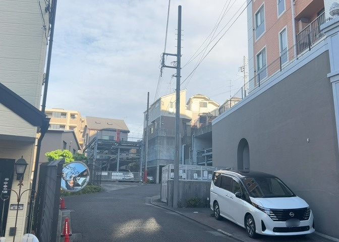 マンションの駐輪場は、事前に空きがあるか確認を取ると安心です。せっかく入居したのに駐輪スペースがない！なんてことになったら大変ですよね。そこで、内見時や購入前にはまず事前に確認しておくと良いでしょう。
