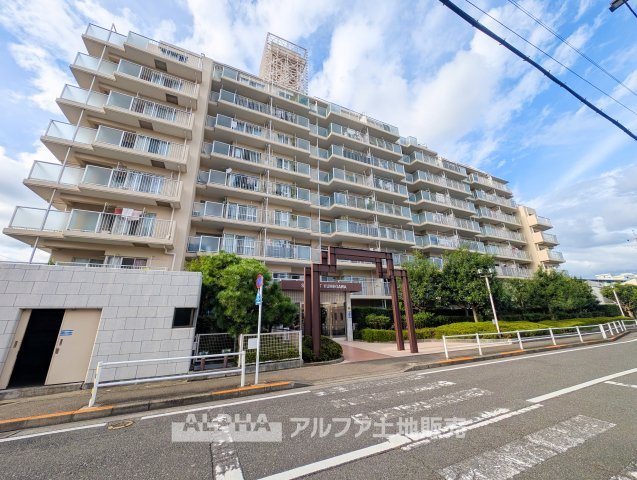 【Pet　Friendly】　◆外観◆大切なペットと一緒に暮らせるマンションです。家族の一員とともに、新しい住まいで毎日を楽しめます。