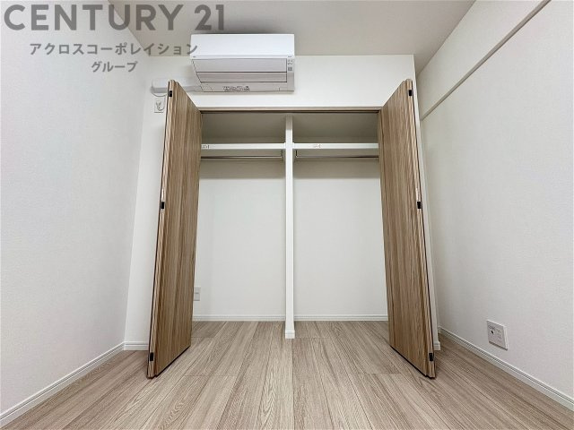 衣類やアクセサリー、小物類の収納が便利で整理整頓がしやすく、部屋の美観を保ちつつ、スペースを最大限に活用できます。衣服のしわやダメージを防ぎ、長持ちさせることができます。