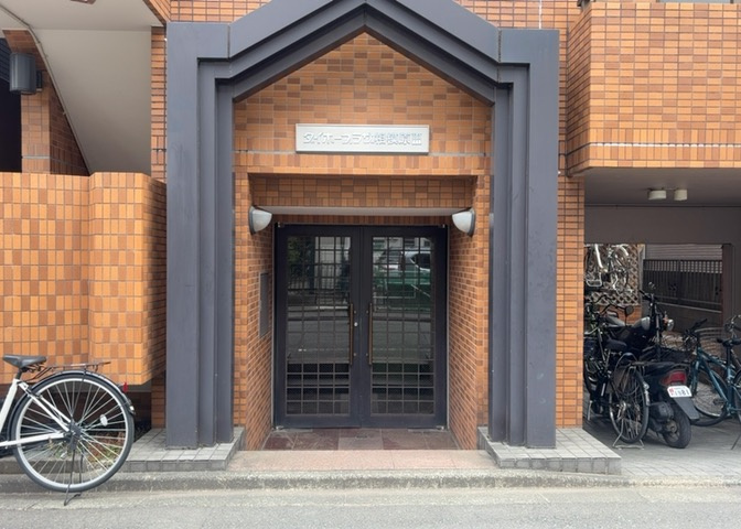 マンションのエントランスには、もともと風よけや防犯の役割がありますが、マンションによって宅配ボックスなどの設備が備わっている所もあります。日々の生活をイメージしながら生活しやすさをチェックしましょう。