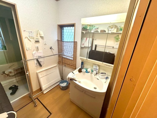 洗面化粧台では顔を洗ったり、身だしなみを整えることが本来の使い方ですが、用途によっては洗面化粧台に求められる機能が違ってくるため、ご自身や家族のライフスタイルに合ったものを選ぶことをおすすめ致します。
