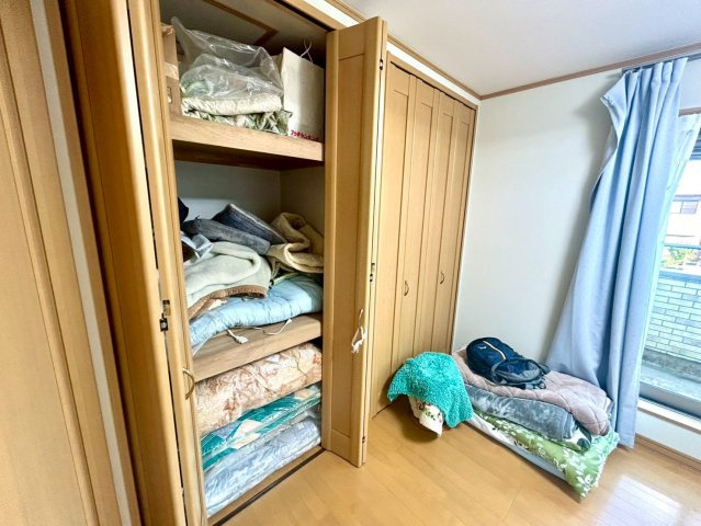 デザイン性を重視しすぎて収納が少なかった！なんてことにならないため、事前に現地で収納の数を確認しておくことをお勧めします。クローゼット以外にも床下収納や屋根裏収納、パントリーなどもチェックしましょう。