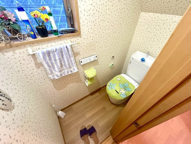 トイレは大きさや形、機能、抗菌性などが異なる多種多彩なタイプが各メーカーから出ています。それぞれに良さがあるため、事前にどういったタイプのトイレがいいのかをご家庭内で決めて、内見に行くといいでしょう。