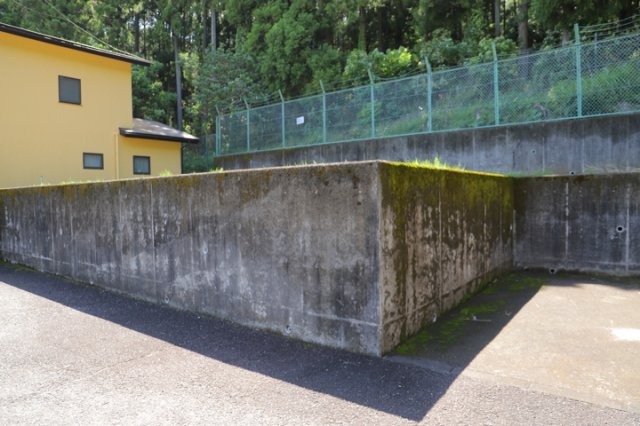 土地の形が極端に長細かったり、狭小地、あるいは道路との高低差がある傾斜地だった場合、後々売ろうとしても買い手がつかない場合もあります。後々、売却することになった時に価値の下がらない土地を選びましょう。