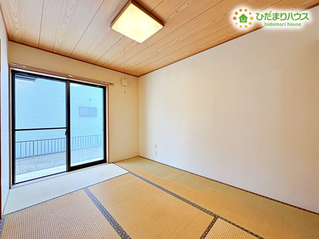 リビング横の和みの和室は6帖！御来客のお泊りや休憩スペースにも　重宝します！