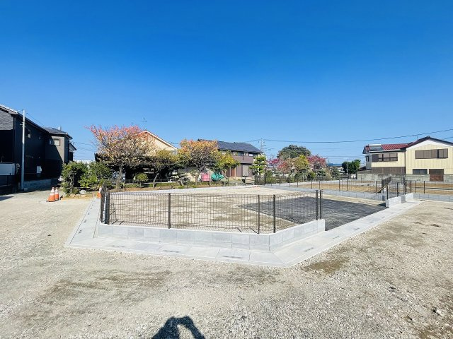 対象地：B区画　敷地約30坪　ブロックフェンス施工済　市街化調整区域ですが、どなたでも建築可能です！