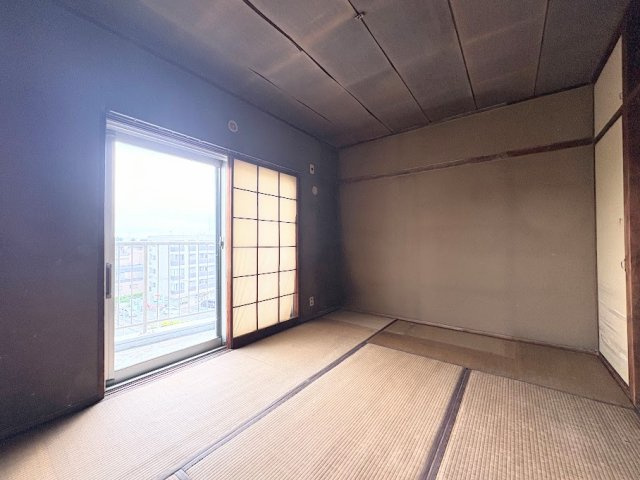 ◆気持ちの良い風が室内へ入り込む居室。家具を配置しても広々ご利用いただけます！！