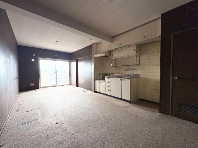 ◆ご家族の会話がはずむ、開放的なＬＤＫです。休日はお陽さまの光をたっぷりととりこめるぽかぽかリビングで過ごしませんか？