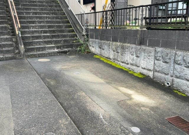 駐車場と明記されていても、最小スペースでつくられた駐車場だと大型車は駐車できなかったり、出入りしにくくなったりする可能性があります。お車のサイズと購入したい物件の駐車場のサイズを現地で確認しましょう。