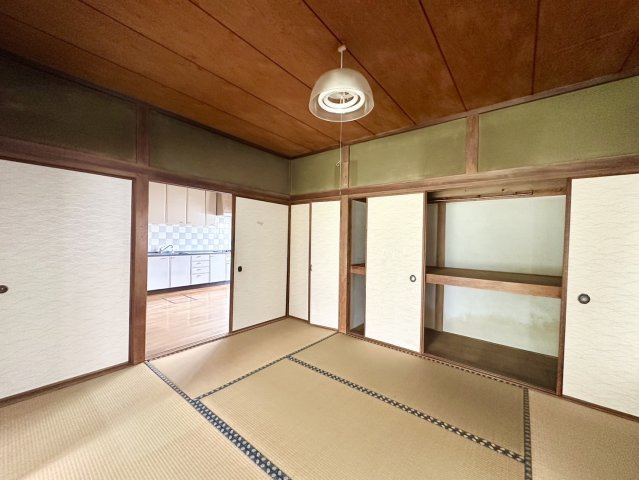 日本らしい落ち着いた雰囲気の和室です。