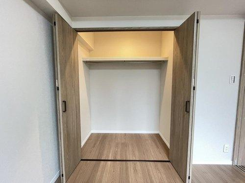 大容量のクローゼットは、衣装持ちの方でも安心。