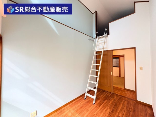 【2階5.0帖】ロフトがあるお部屋です。子供部屋としてもいかがでしょうか☆　