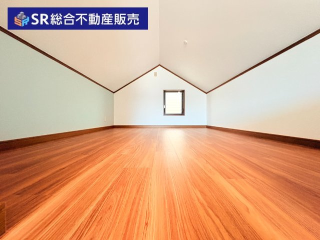 ロフトは収納としても、寝室としても利用できる広さです。　