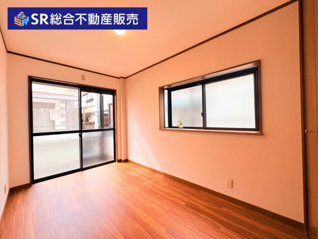 【2階5.0帖】個人のお部屋としても使いやすいです☆出窓もございます★　