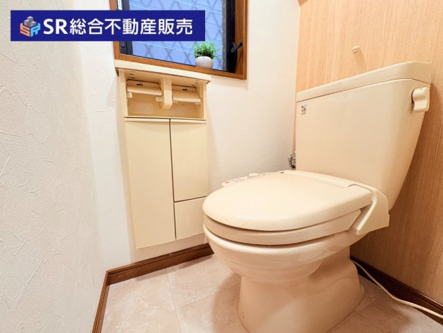 清潔感のあるトイレです。温水洗浄便座もございます♪　