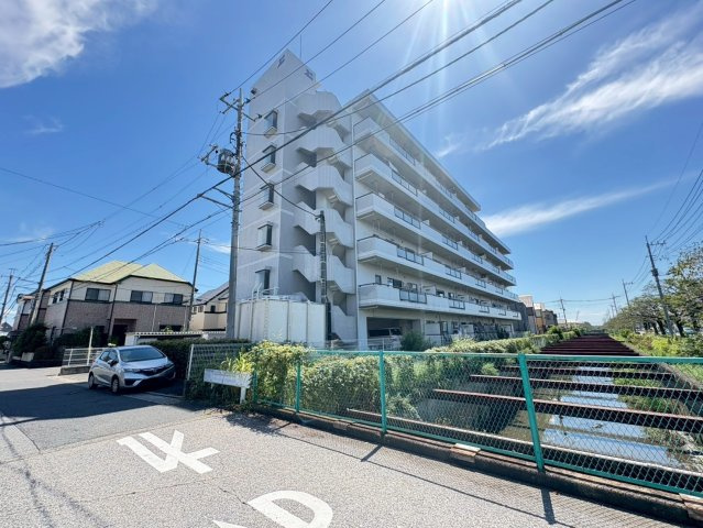 東武スカイツリーライン「一ノ割」駅徒歩16分！2階部分・3部屋から出入り可能な西向きバルコニー！2025年9月リフォーム済み！