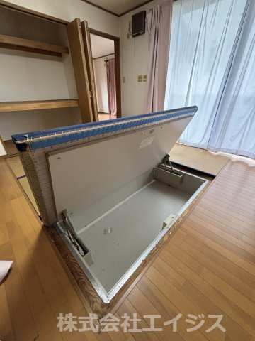 畳の下は収納スペースになっています。