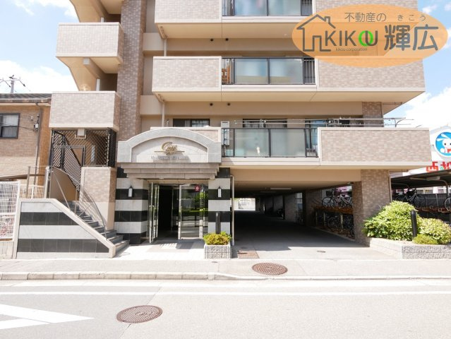 築28年の物件となっておりますが、築年数を感じさせない外観となっております。