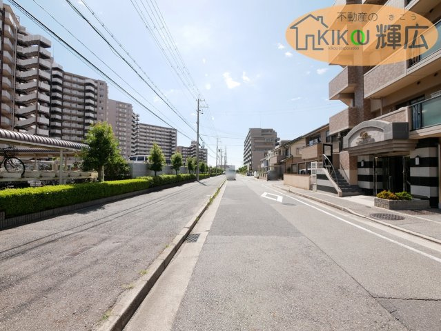 周辺については非常に閑静な住宅街といえます。